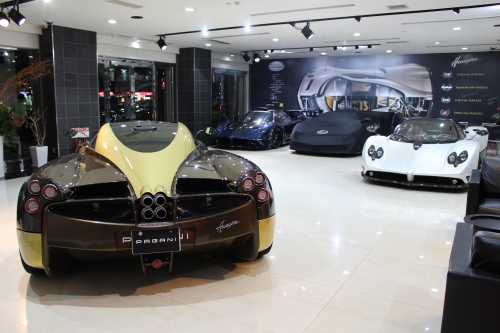 予約商品 ** Pocher 1/8キット HK120 Pagani Utopia Rinascimento Lucido ミニカー専門店  ラクーンオート